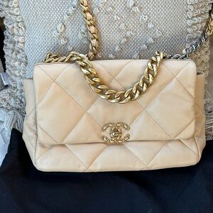 Excellent Condition Chanel 19 Maxi in beige